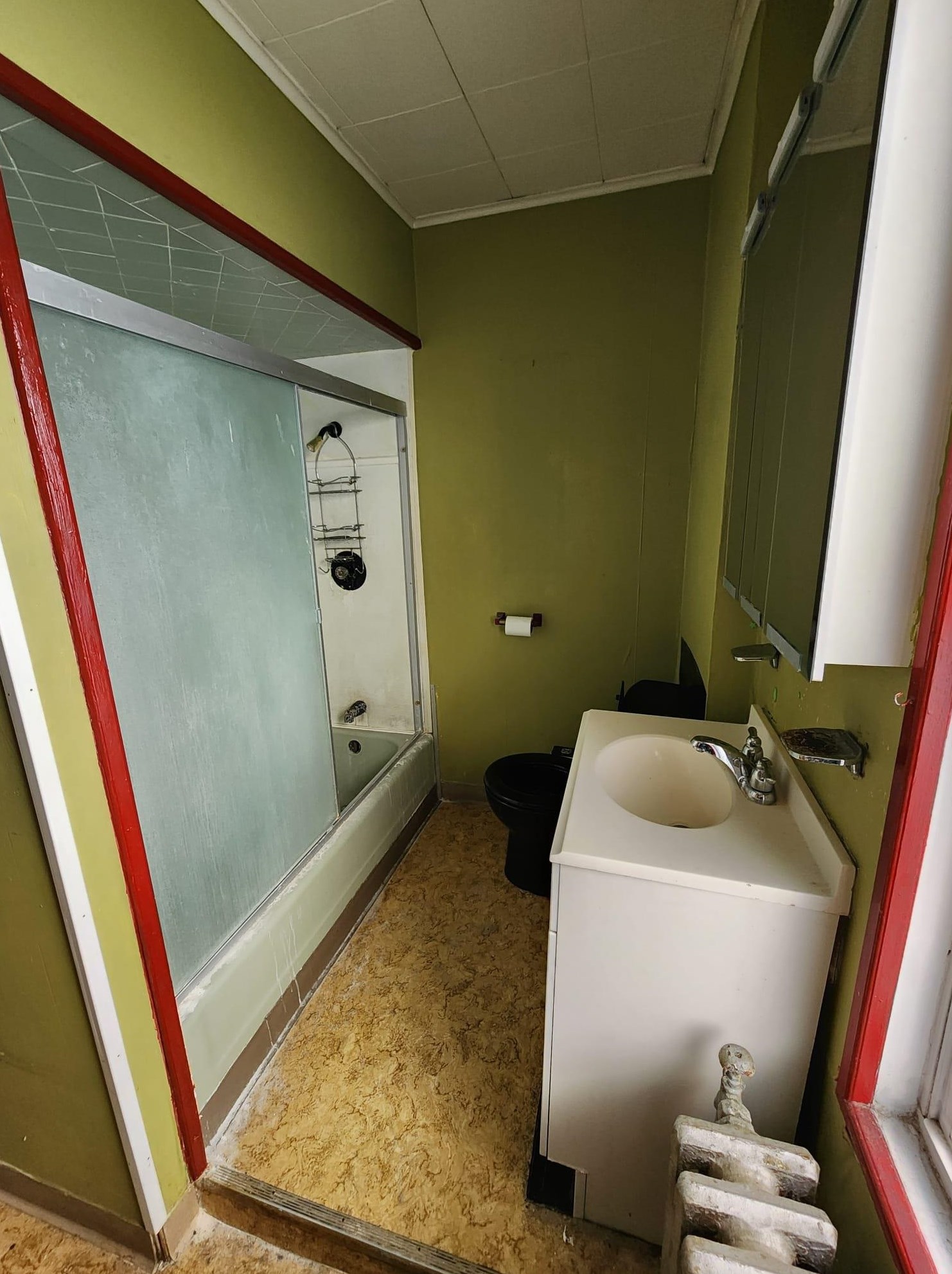 318 Claremont Ave, Jersey City NJ  07305-3622 exterior