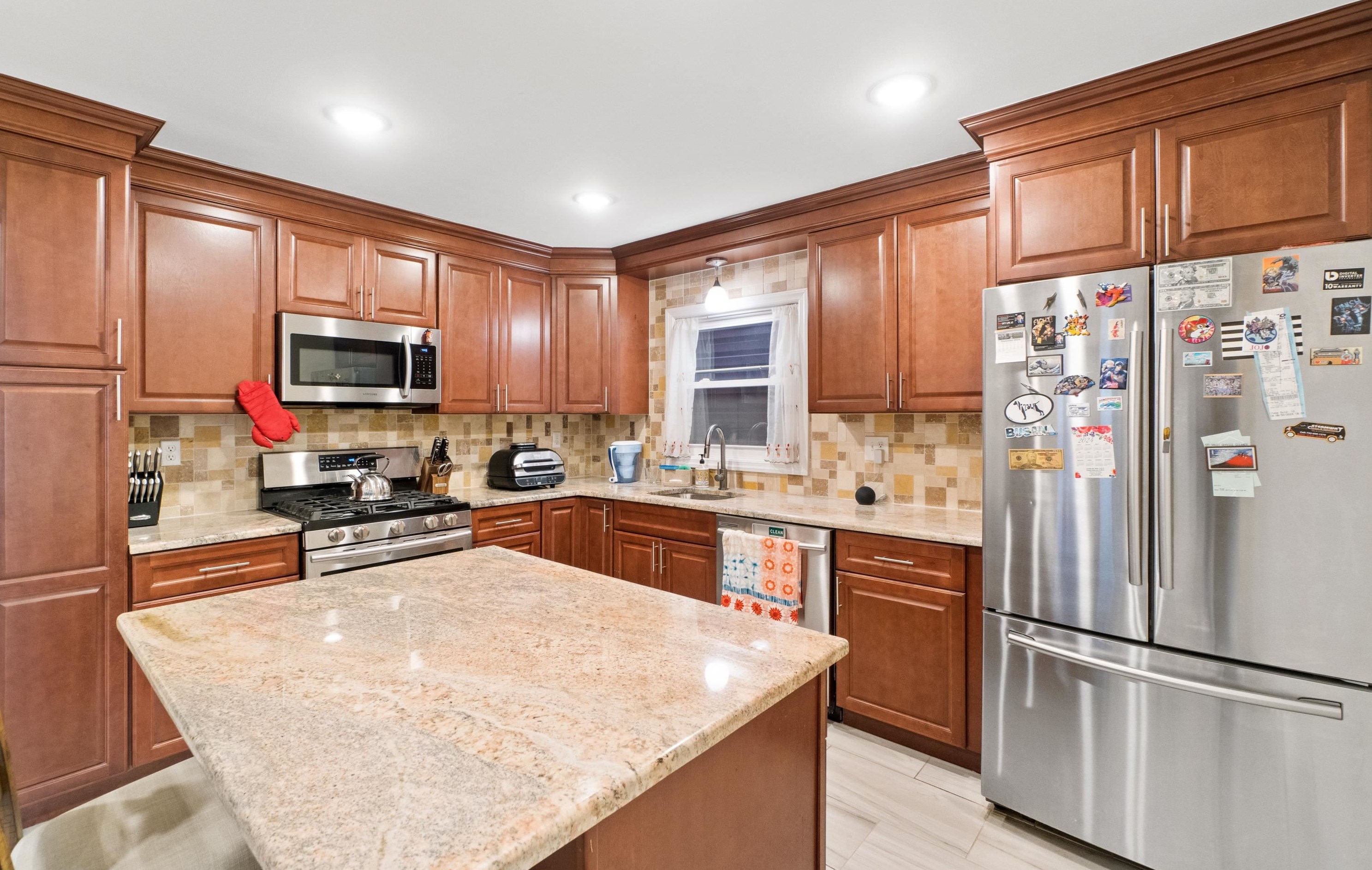 42 W 52nd St, Bayonne, NJ 07002