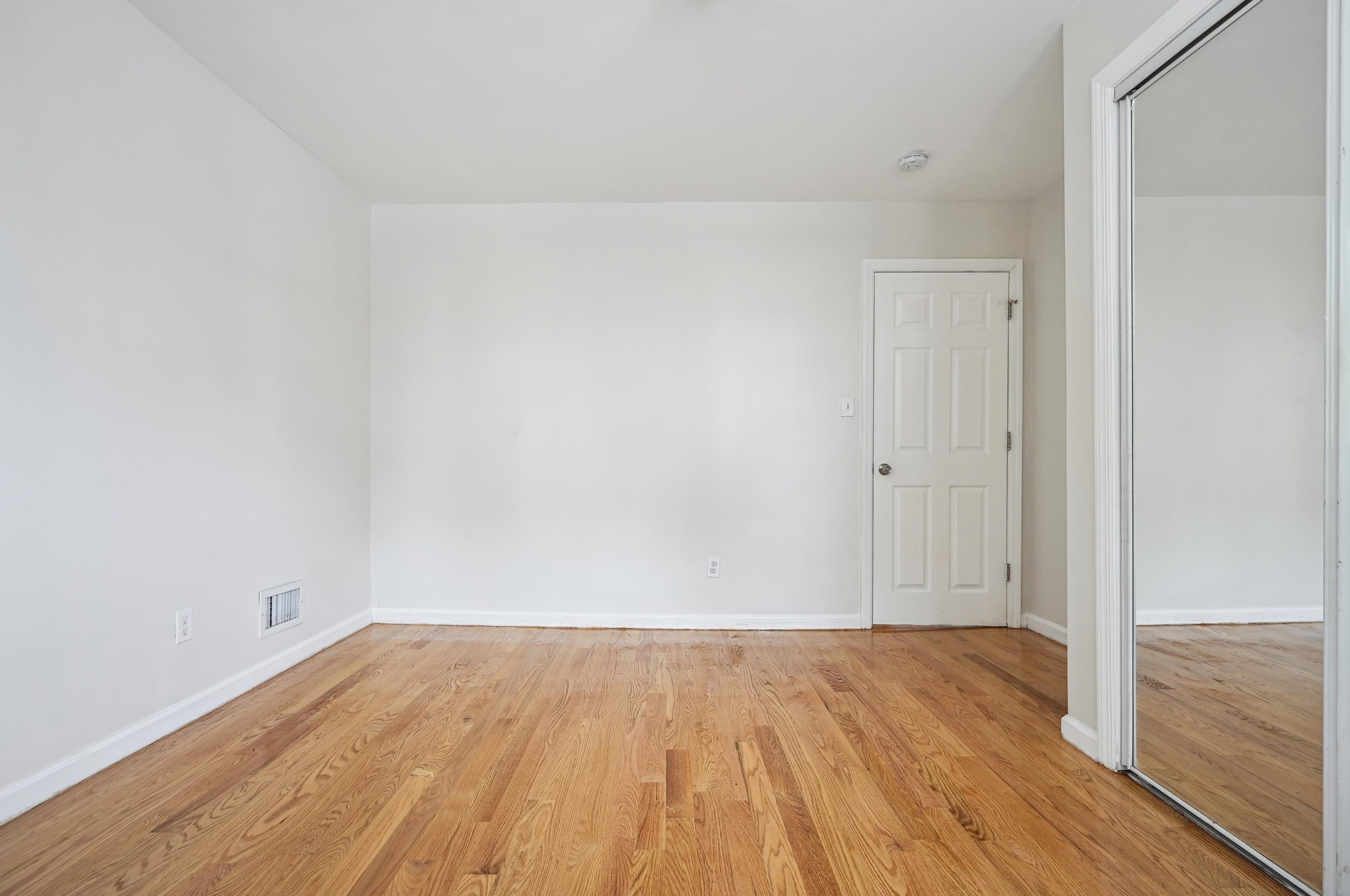 113 Charles St #1, Jersey City, NJ 07307
