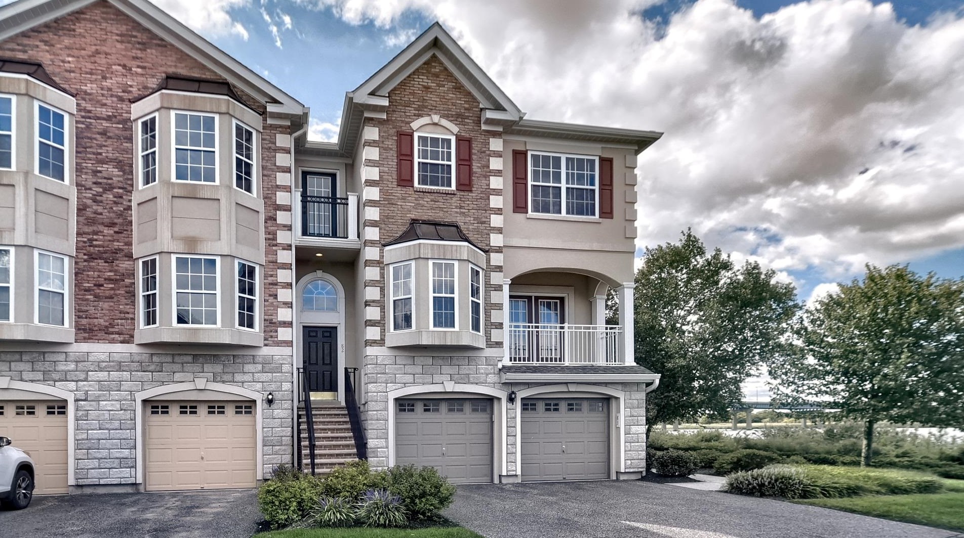 82 Osprey Ct, Secaucus, NJ 07094-2934