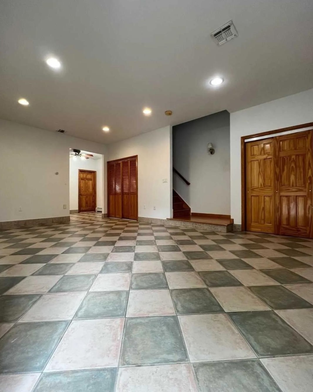 367 Morse Ave #2, Ridgefield, NJ 07657