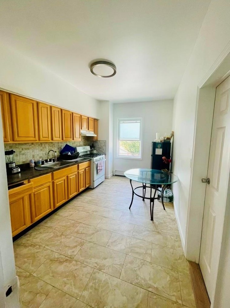 195 Mcadoo Ave #2, Jersey City, NJ 07305