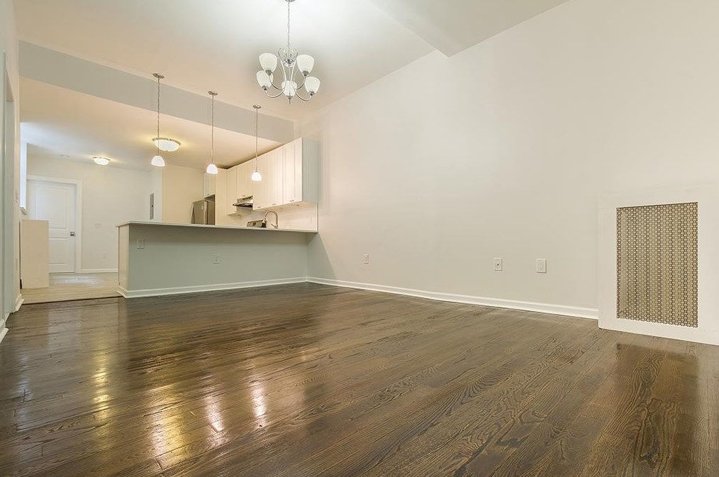 997 Summit Ave, Jersey City, NJ 07307-3516