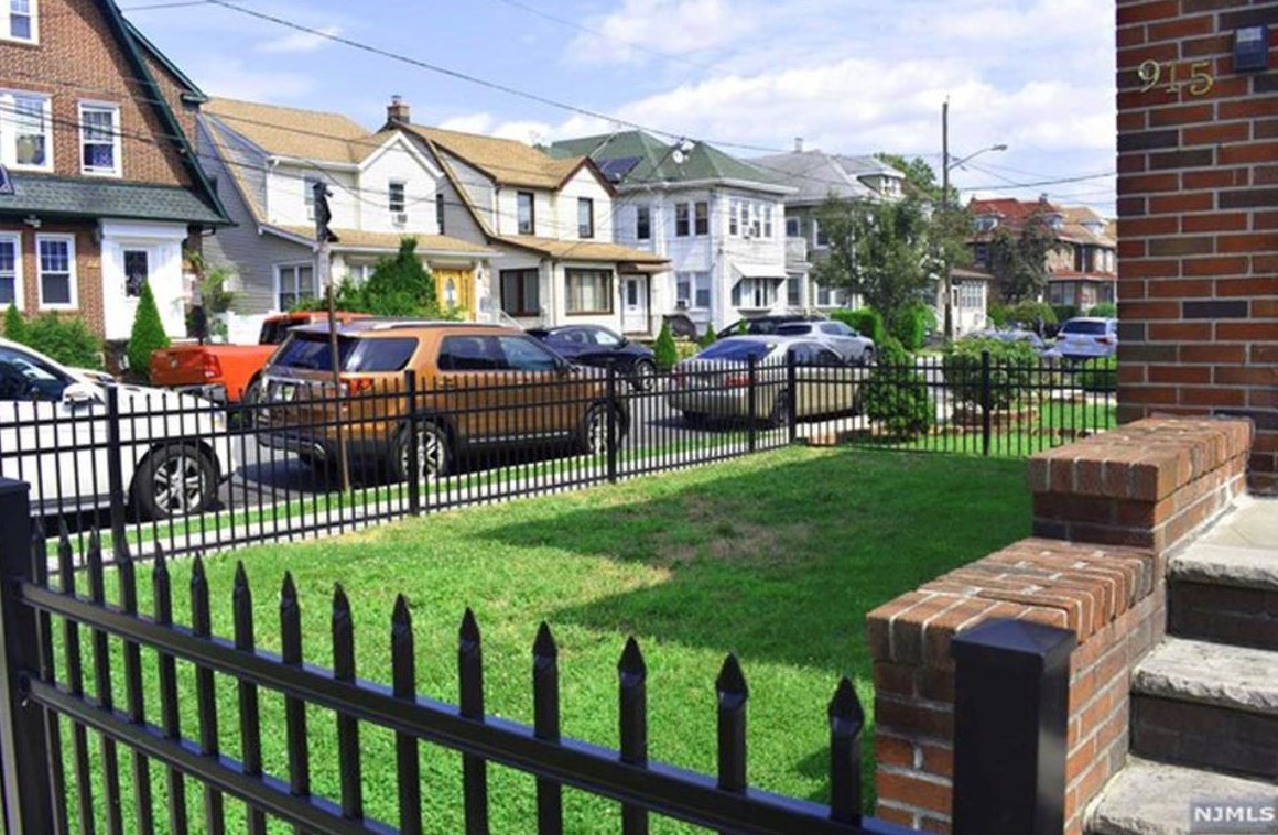 915 80th St, North Bergen, NJ 07047