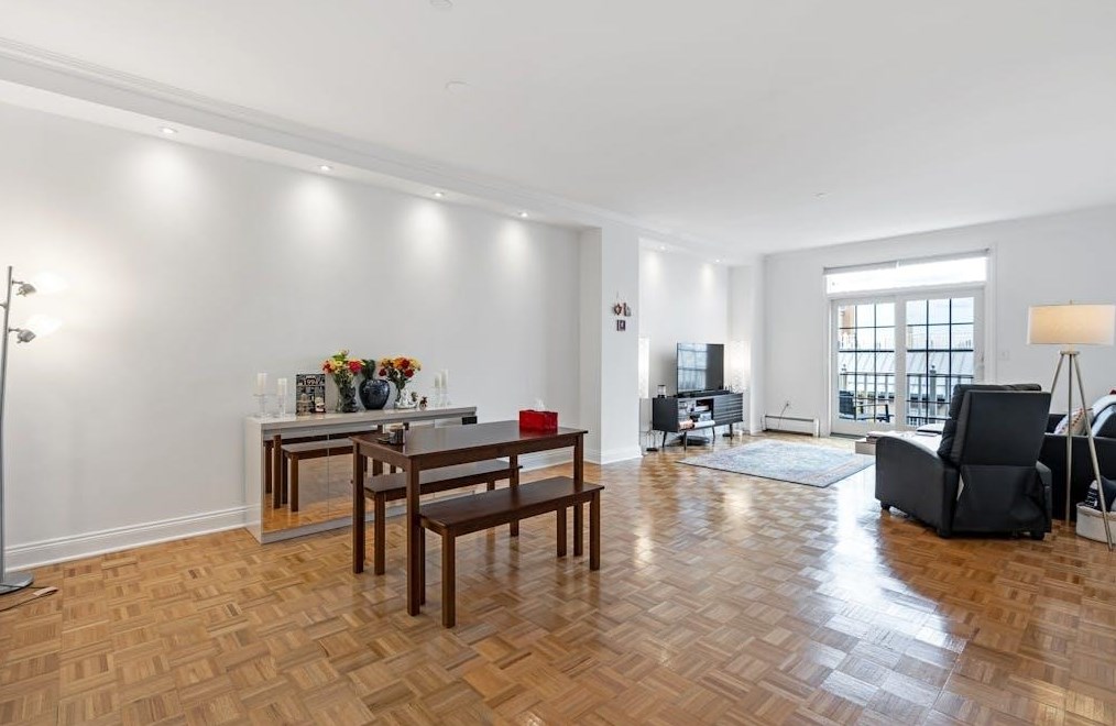 207 Shearwater Ct W #64, Jersey City, NJ 07305