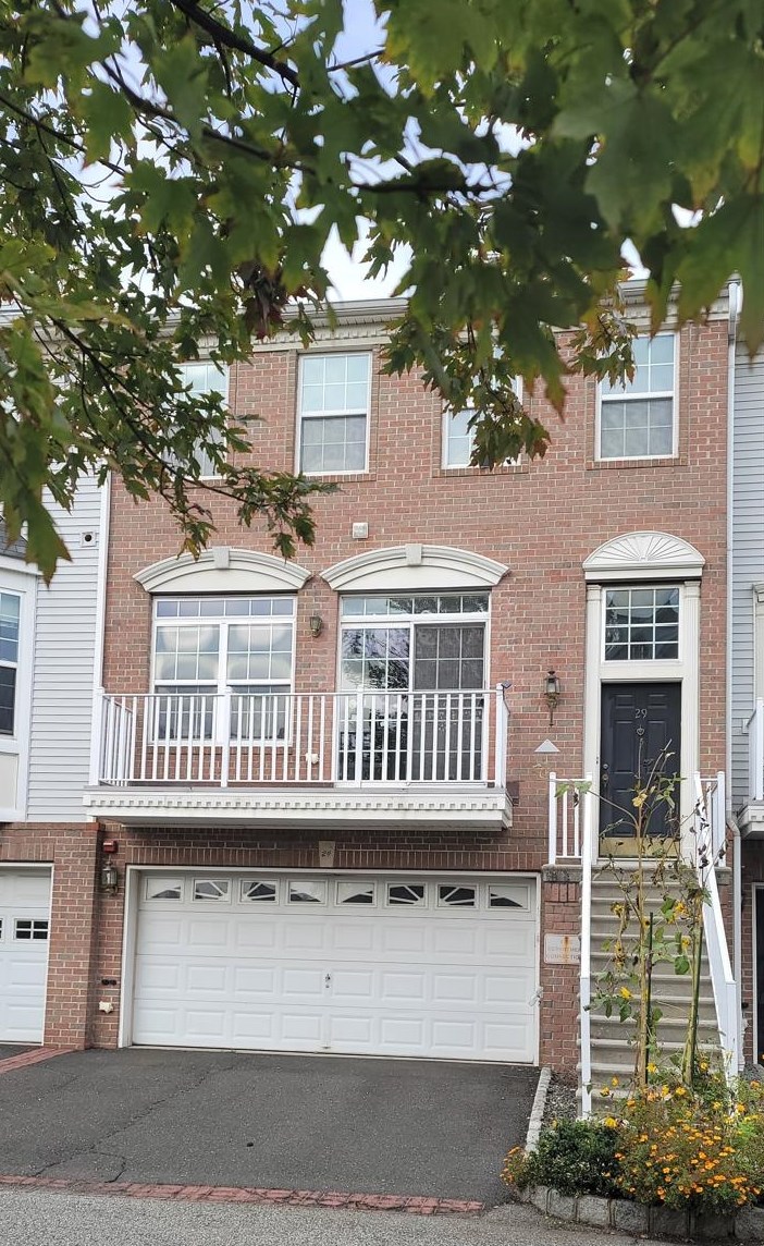 29 Tottenham Ct, Jersey City, NJ 07305