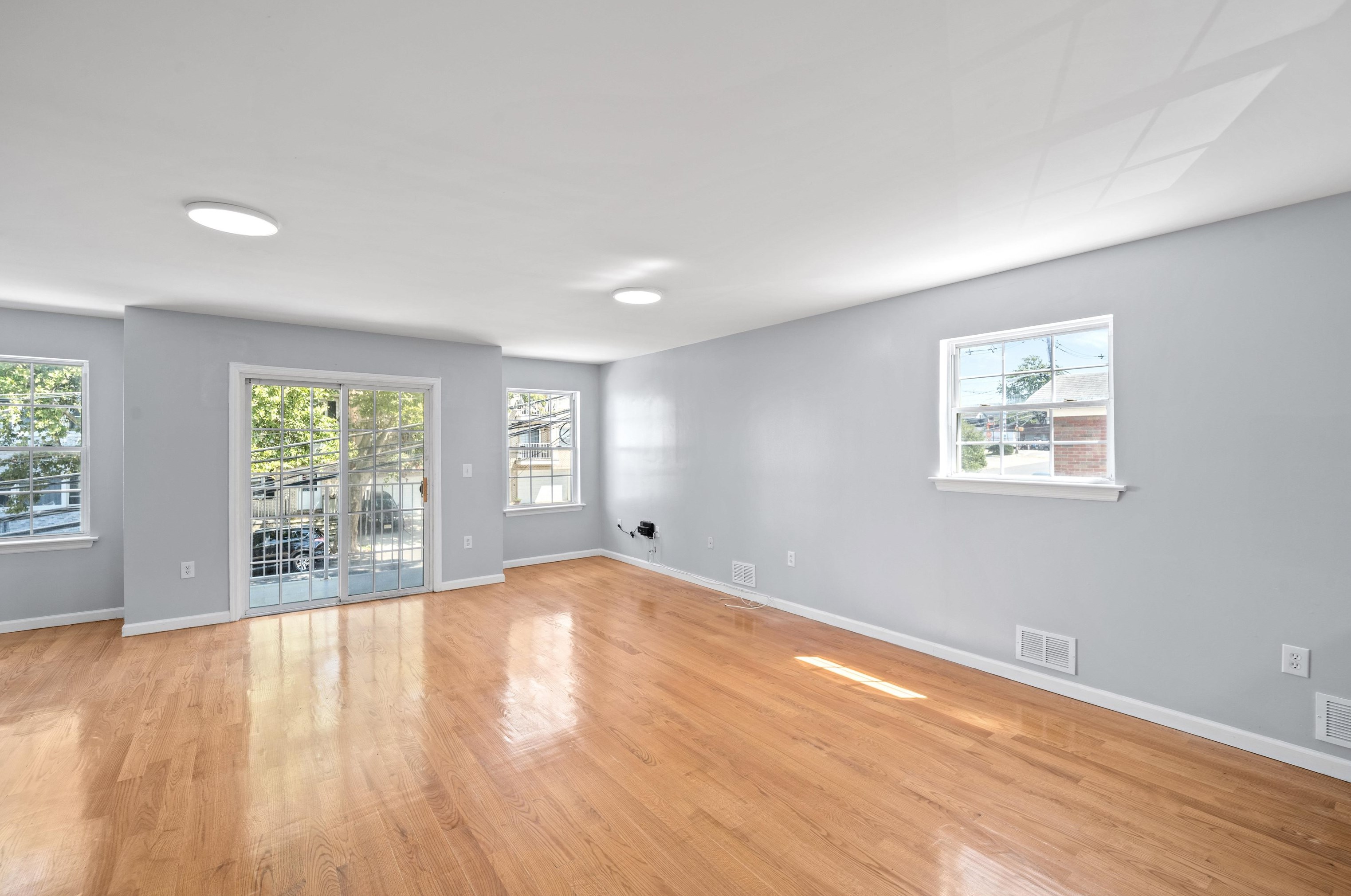 275 Danforth Ave, Jersey City, NJ 07305-1942