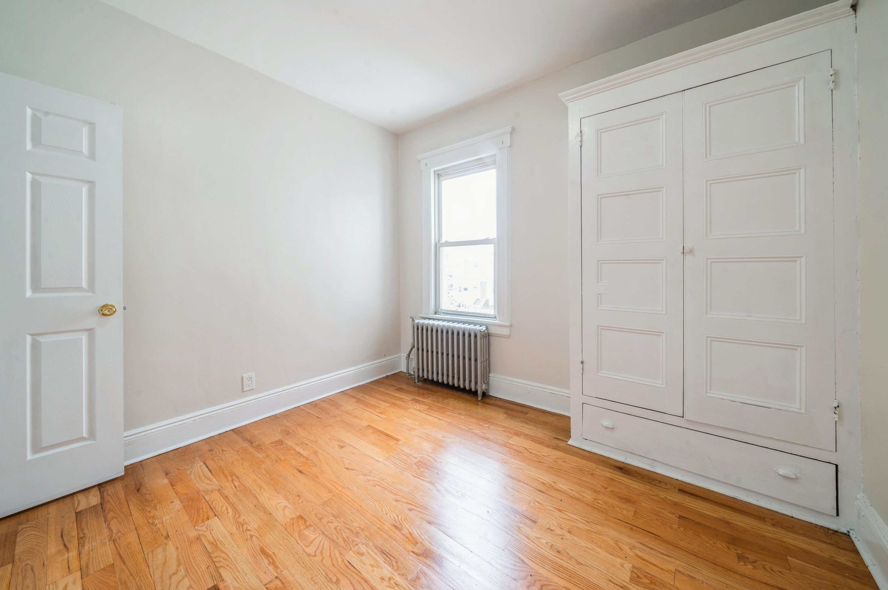 208 Duncan Ave, Jersey City NJ  07306-7002 exterior