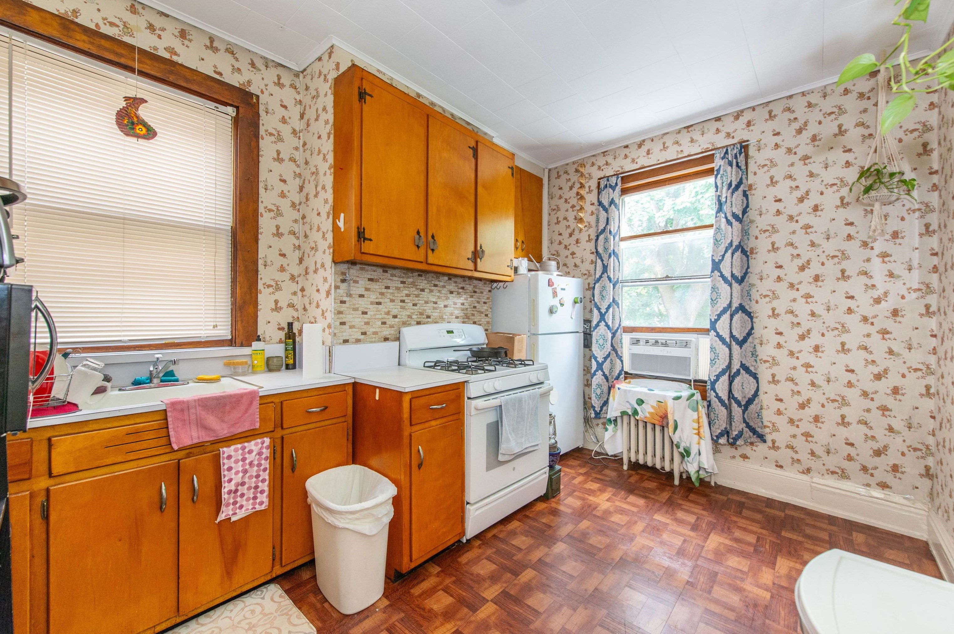 858 Side Ave, Jersey City NJ  07306-6514 exterior