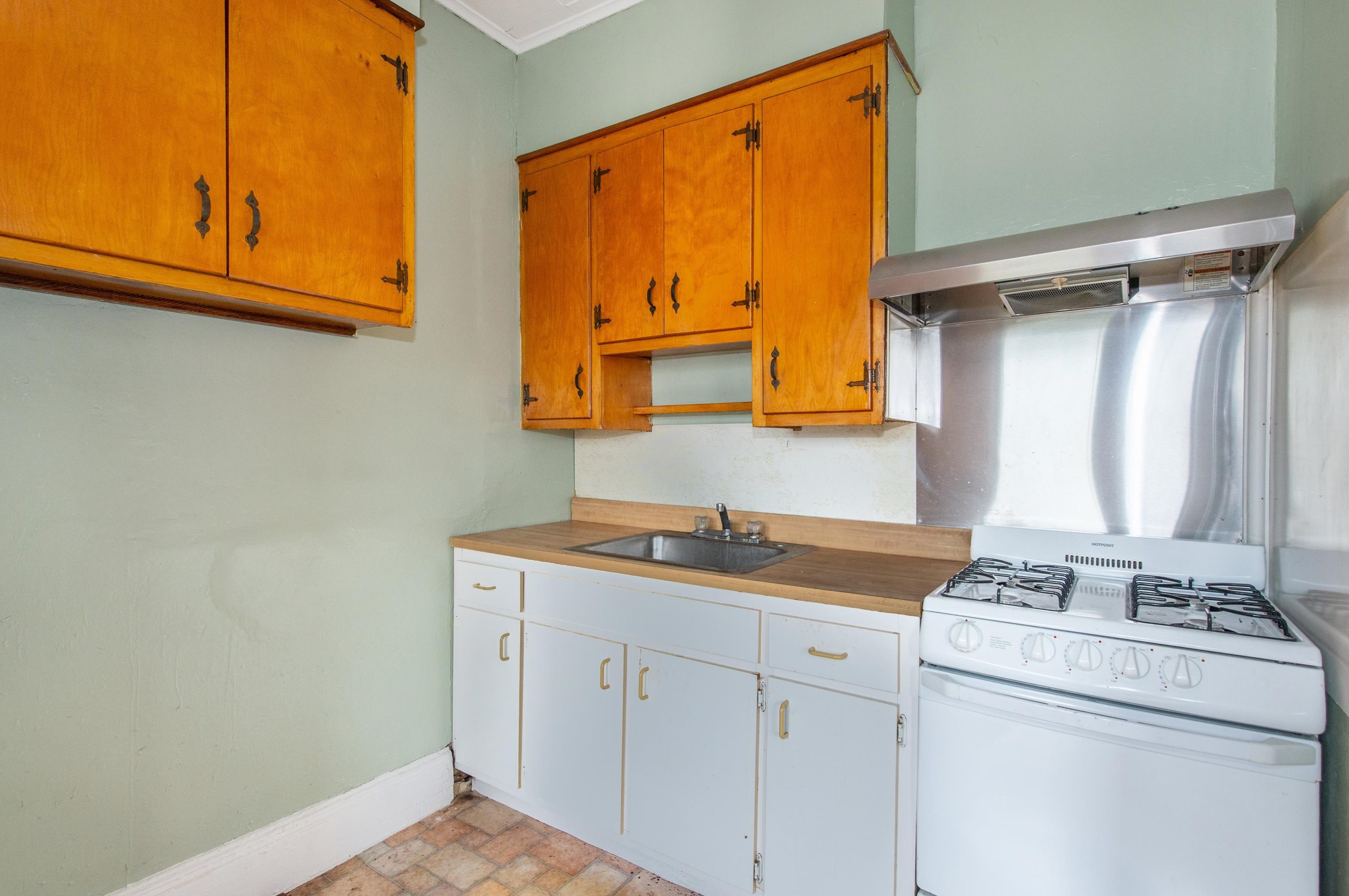 858 Side Ave, Jersey City NJ  07306-6514 exterior