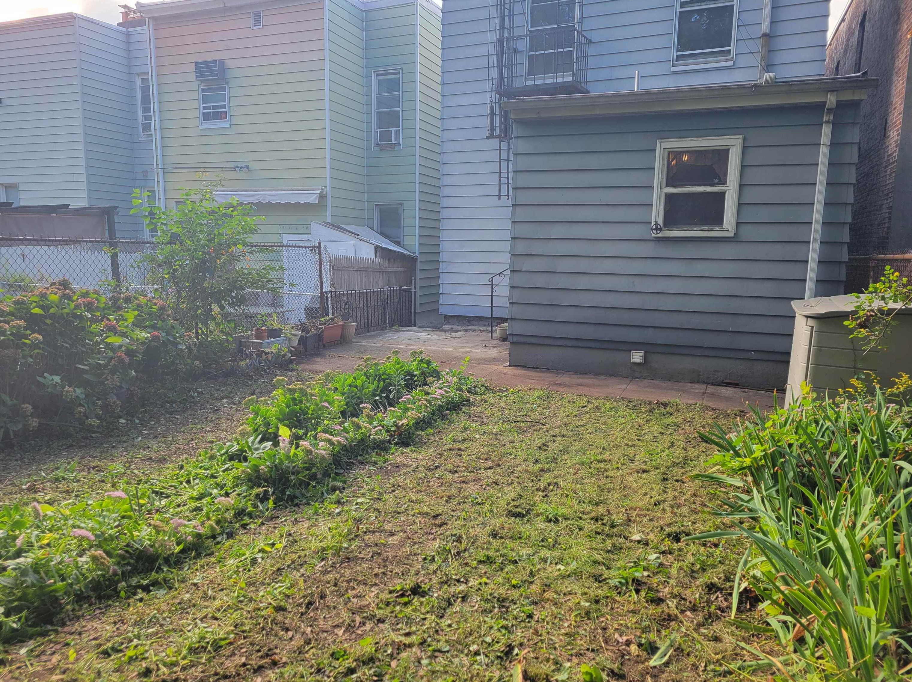 858 Side Ave, Jersey City NJ  07306-6514 exterior