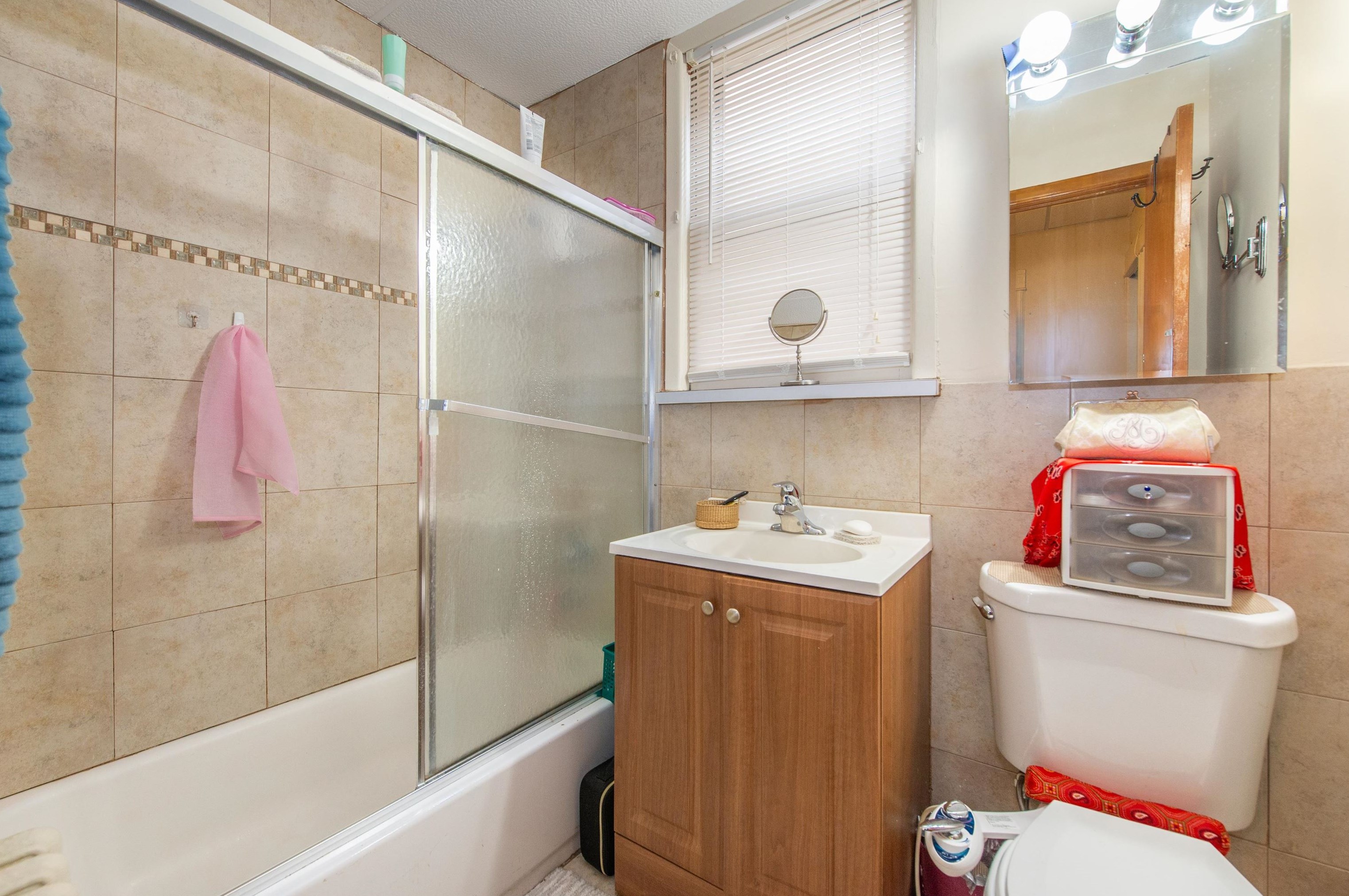 858 Side Ave, Jersey City NJ  07306-6514 exterior