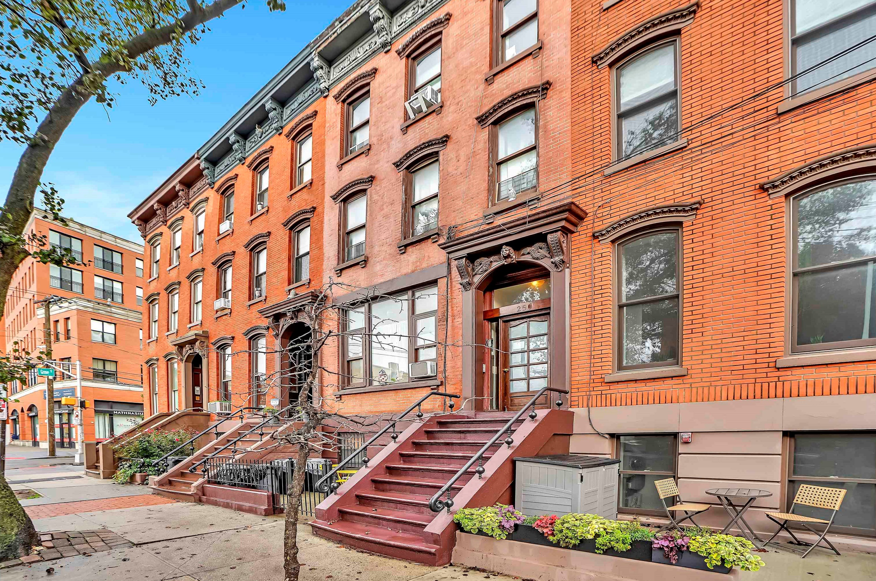 250 Grove St, Jersey City, NJ 07302-3669