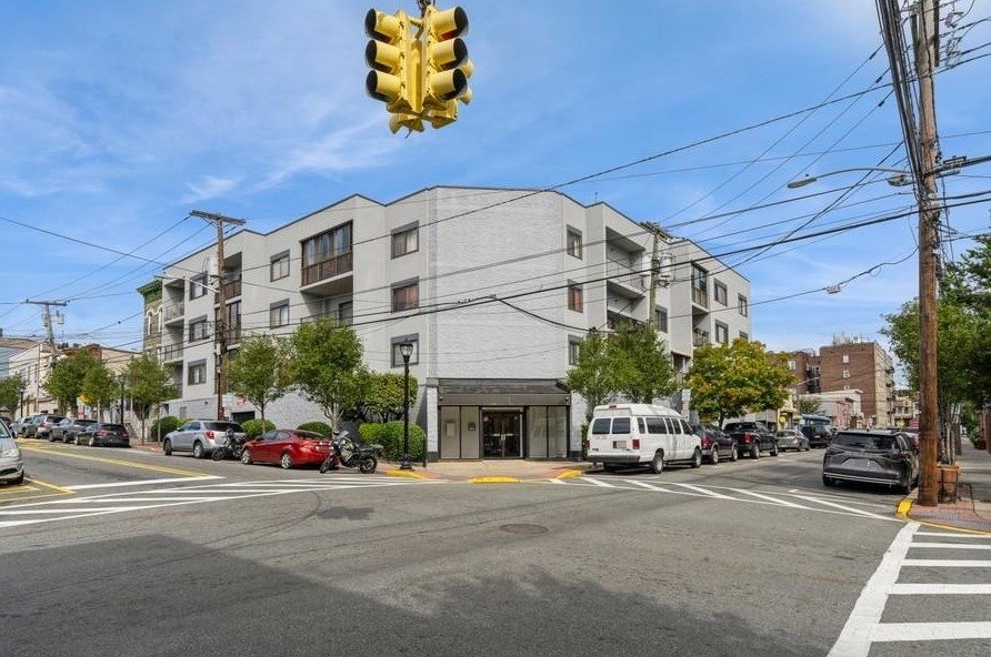 200 43rd St #304, Union City, NJ 07087