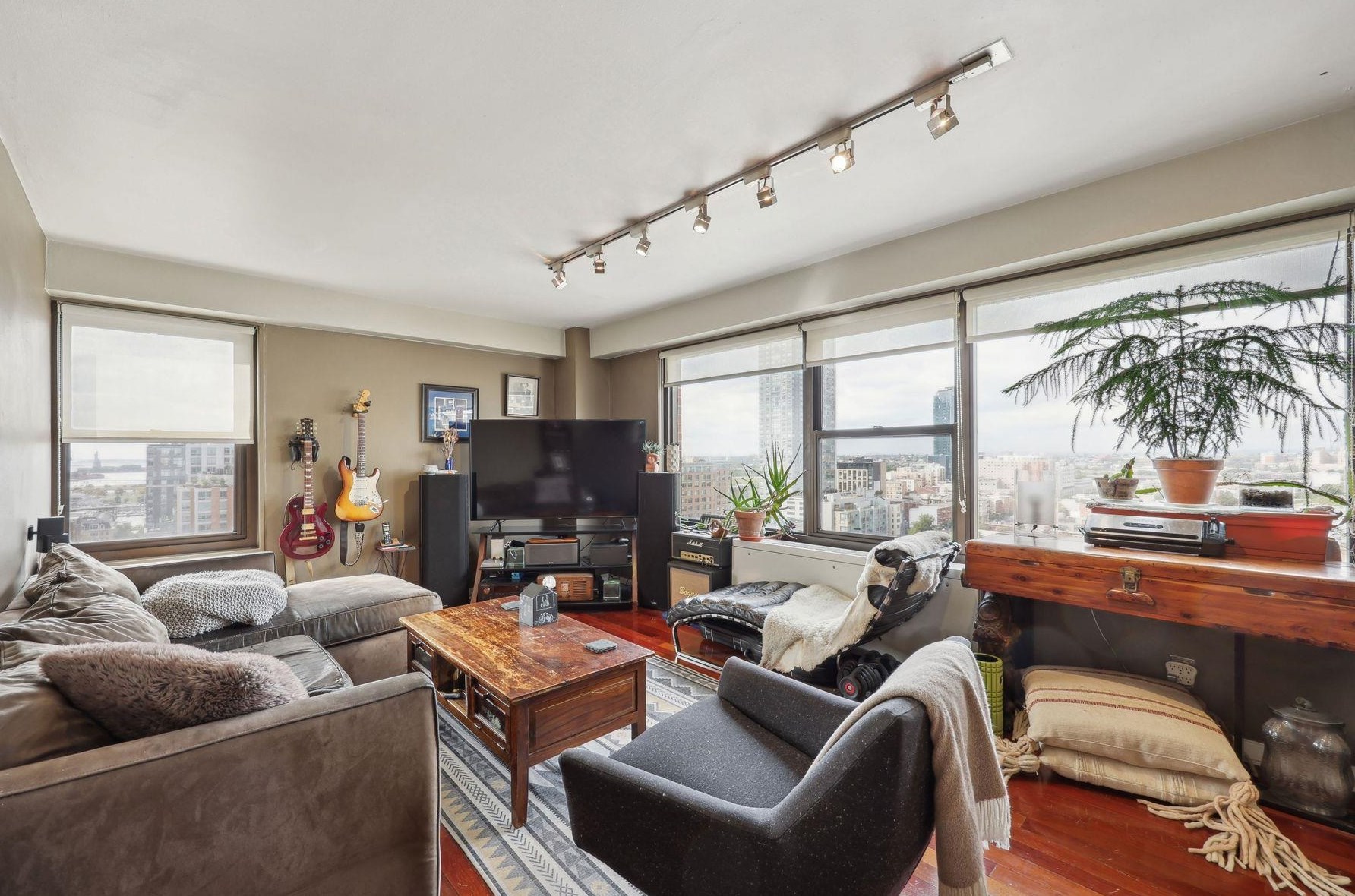 135 Montgomery St #19f, Jersey City, NJ 07302