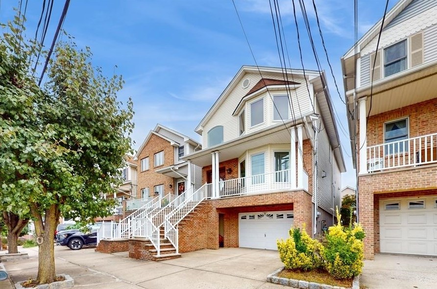 177 W 53rd St, Bayonne, NJ 07002