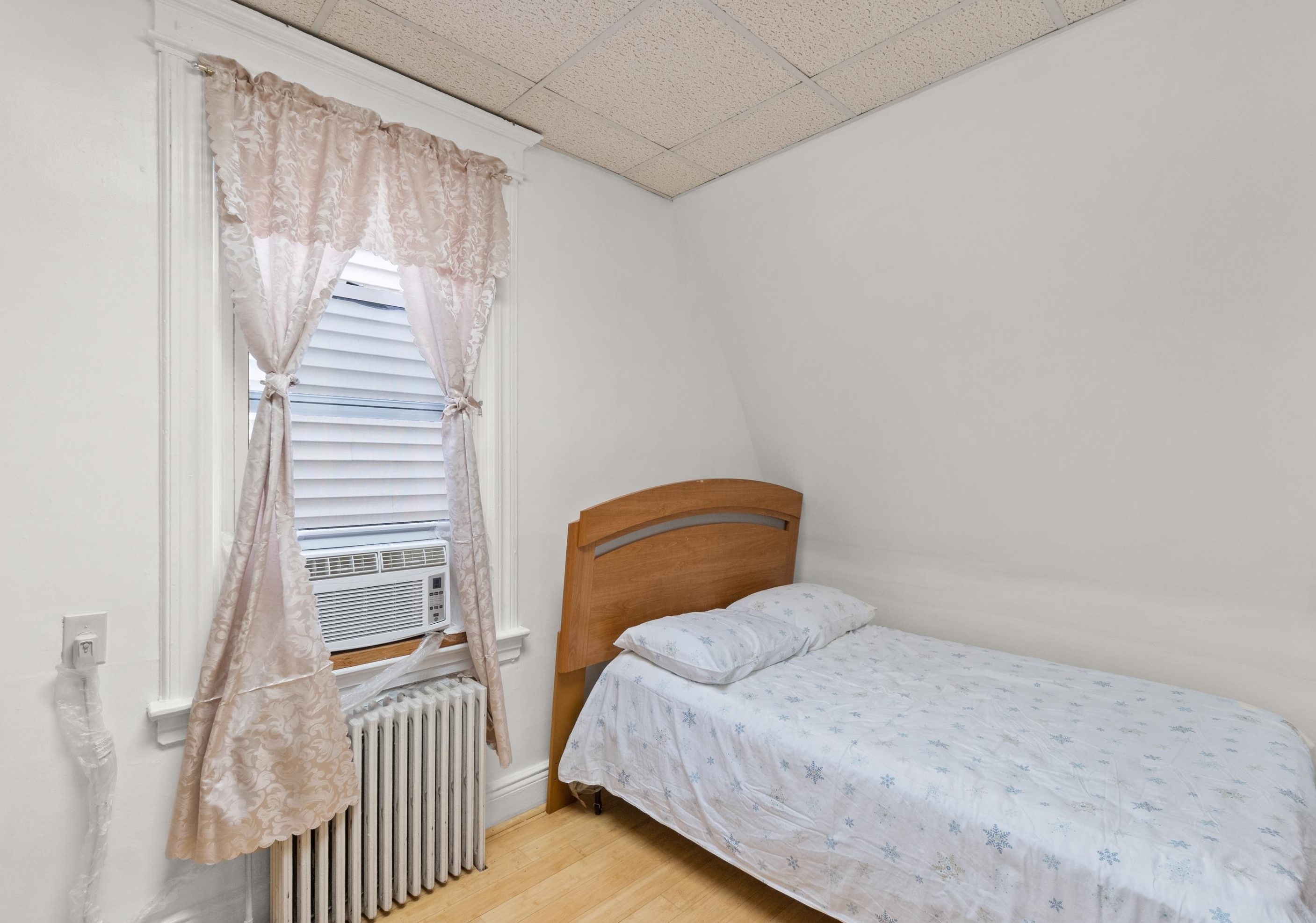 299 Armstrong Ave, Jersey City NJ 07305-2102 exterior