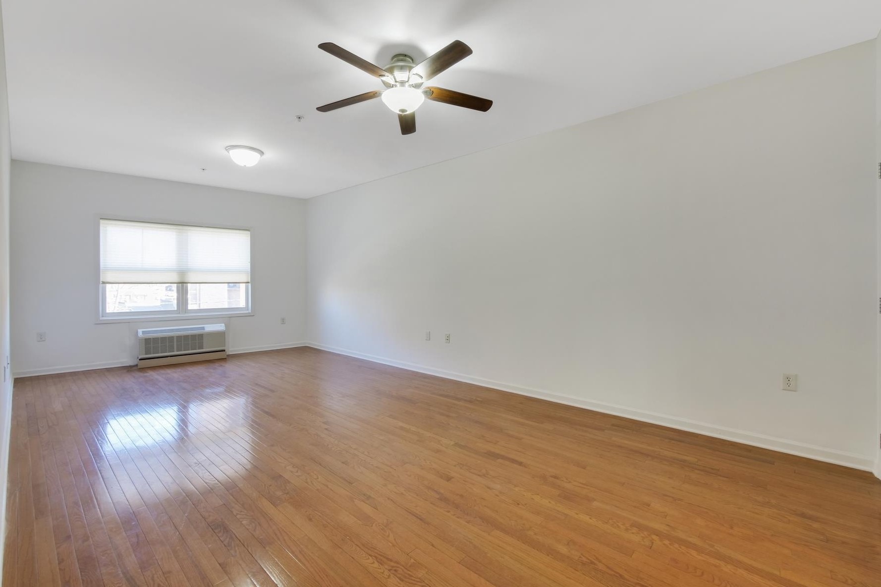 9252 Kennedy Blvd #308, North Bergen, NJ 07047