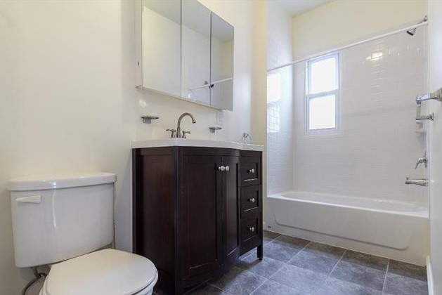 45 W 18th St #4, Bayonne, NJ 07002