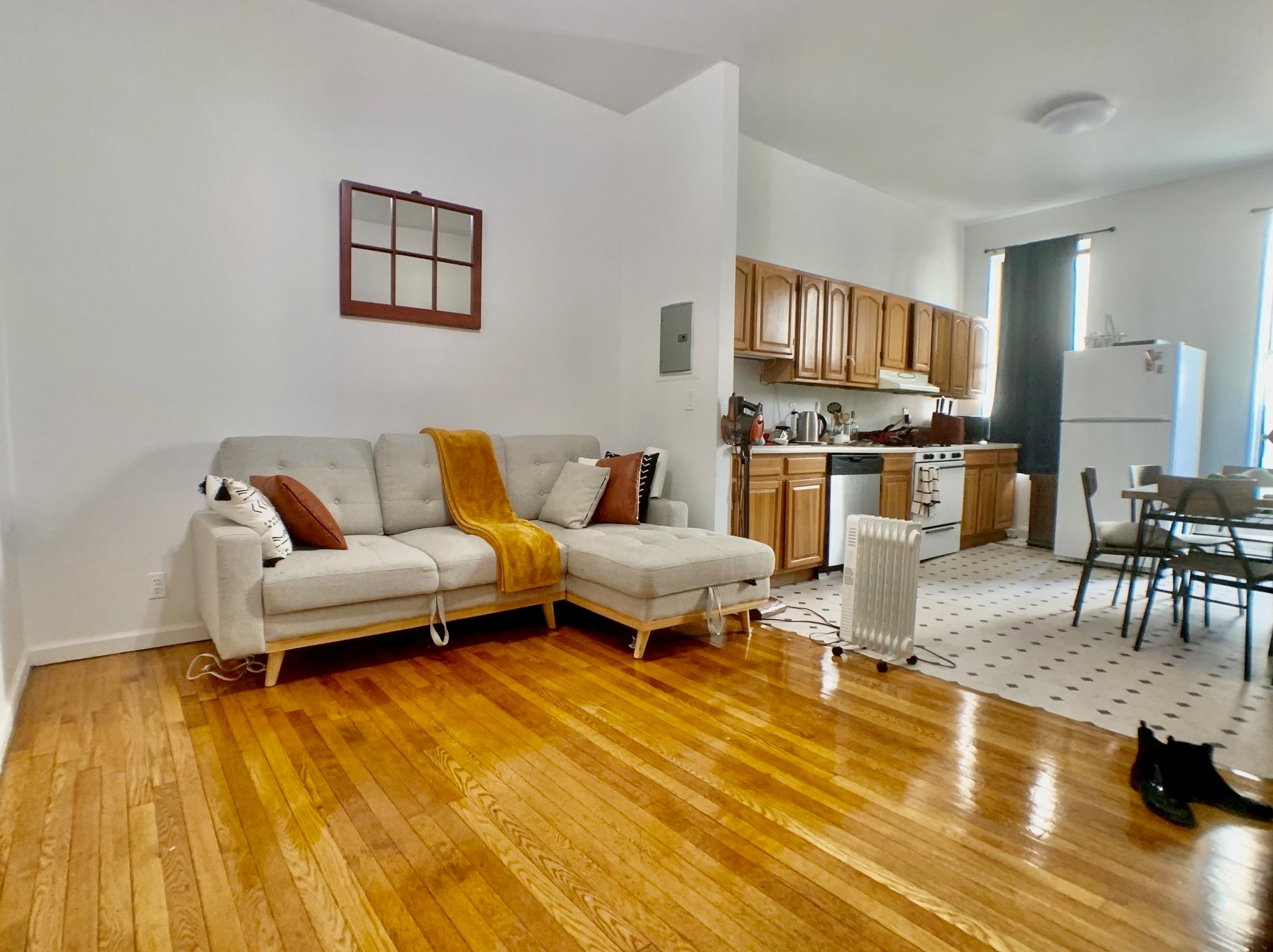 206 4th St #1f, Jersey City, NJ 07302