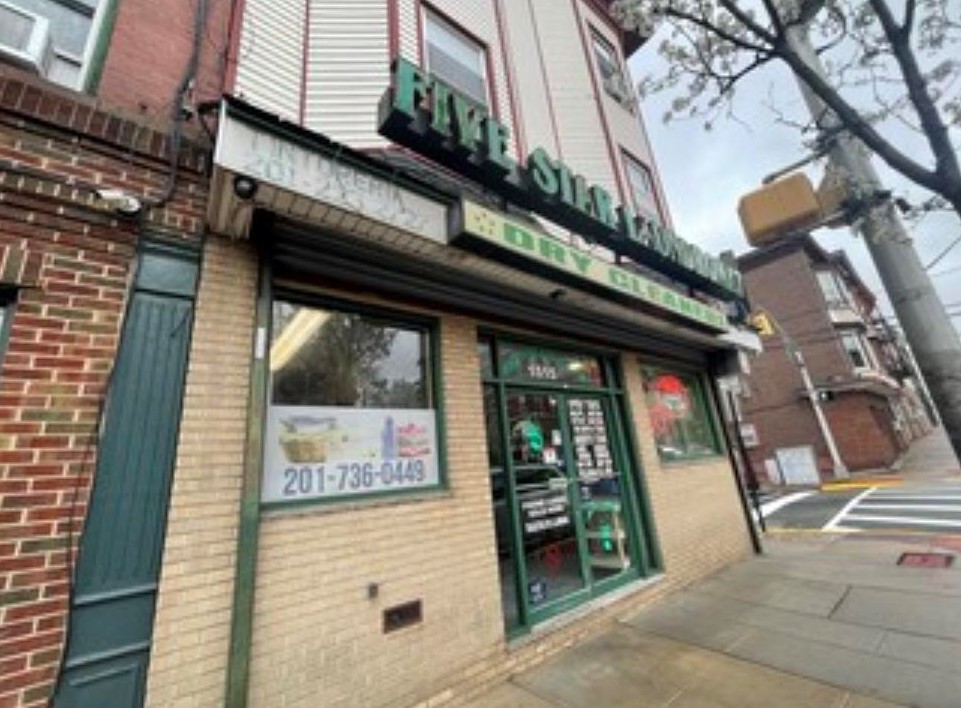 1513 Summit Ave, Union City NJ 07087-1942 exterior