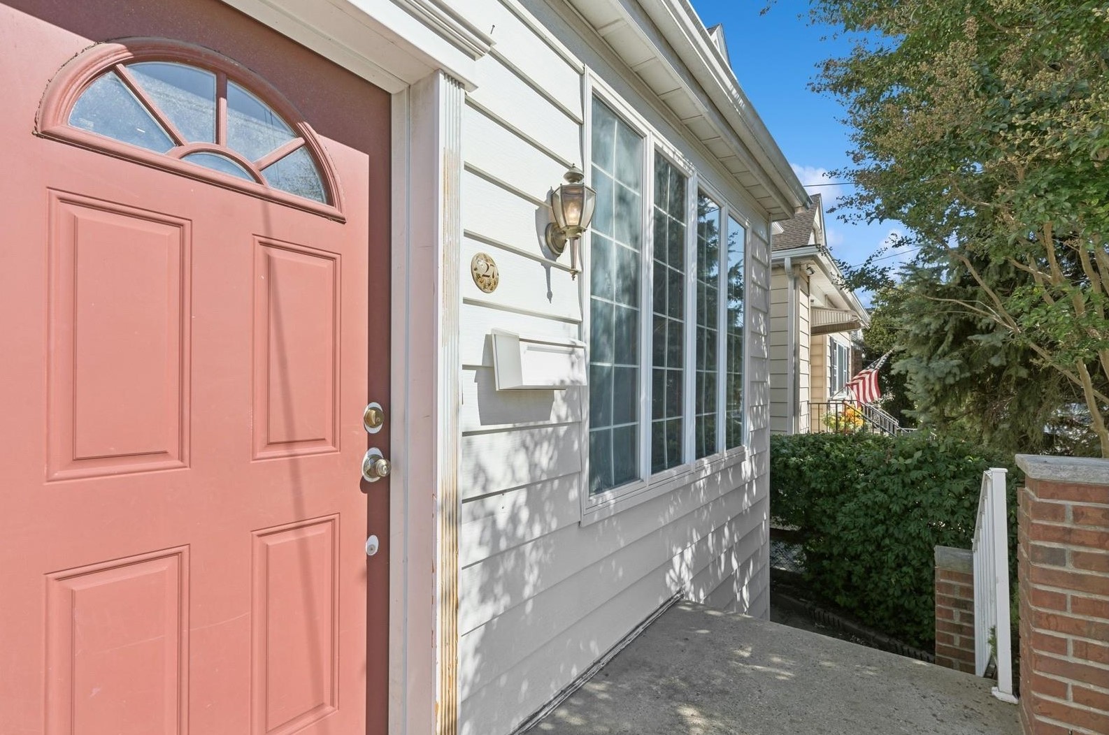 27 E 43rd St, Bayonne, NJ 07002