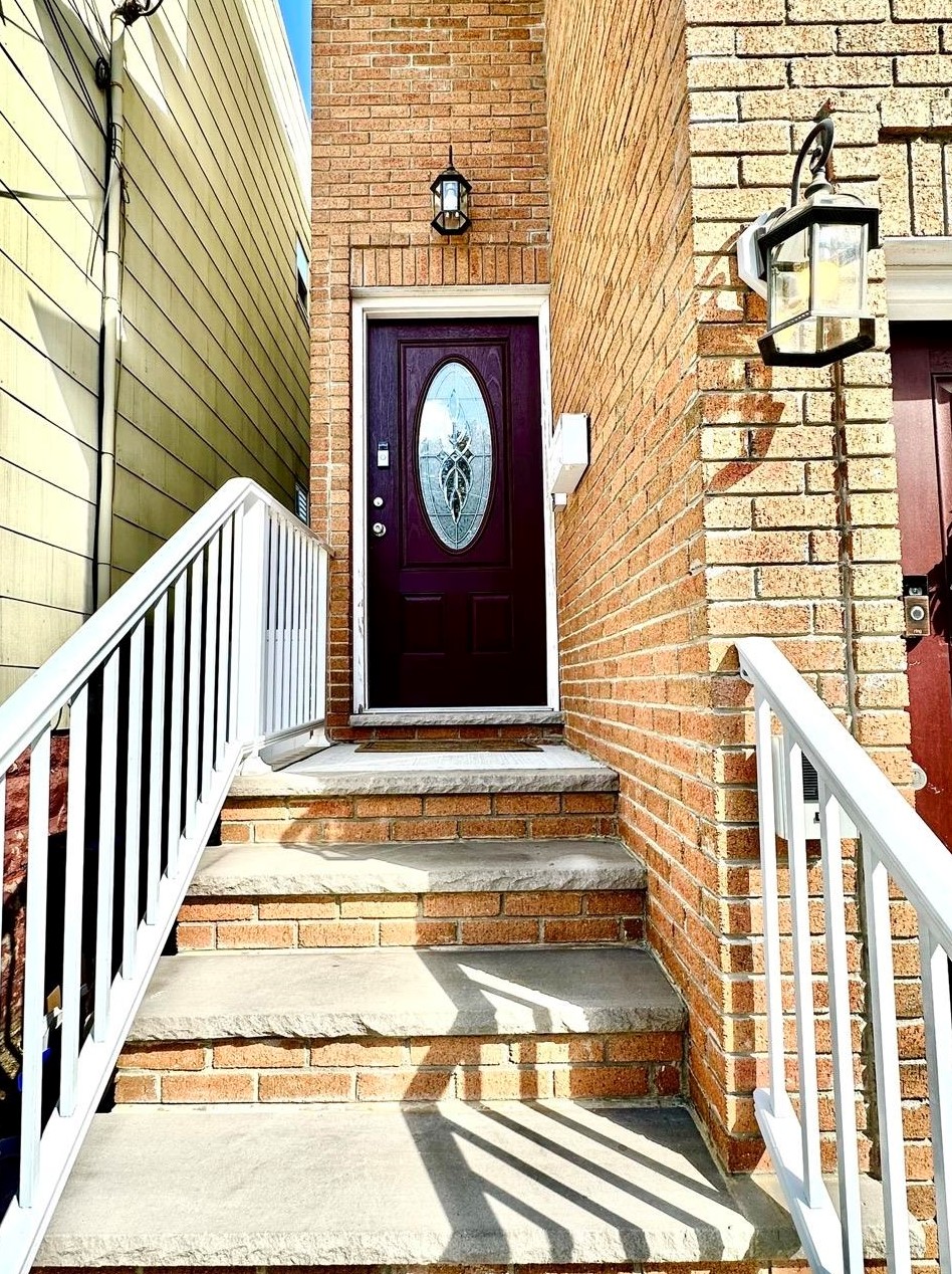 19 New St, Bayonne, NJ 07002