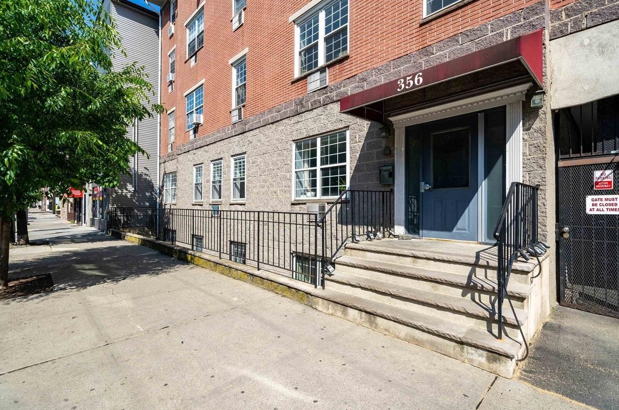 356 Palisade Ave, Jersey City NJ  07307-1700 exterior