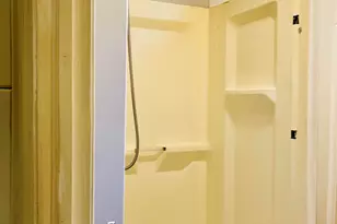 20 Wallis Ave, Jersey City, NJ 07306 - Photo 8