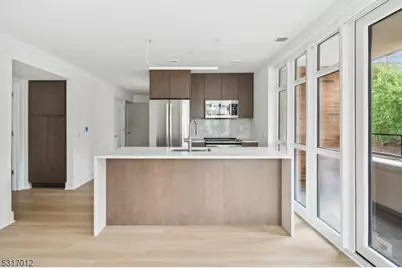 14 Lincoln Pl #208, Madison, NJ 07940 - Photo 4