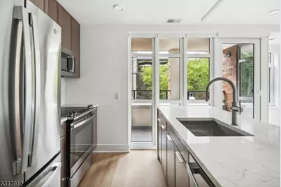 14 Lincoln Pl #208, Madison, NJ 07940 - Photo 2