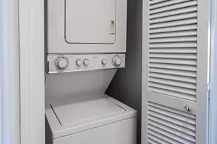 109 Shearwater Ct E, Jersey City, NJ 07305 - Photo 16