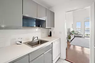 109 Shearwater Ct E, Jersey City, NJ 07305 - Photo 10