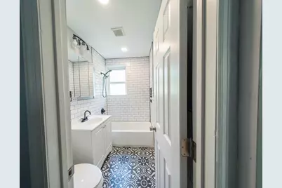 17 Bayside Pl, Jersey City, NJ 07305 - Photo 8