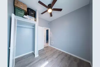 17 Bayside Pl, Jersey City, NJ 07305 - Photo 12
