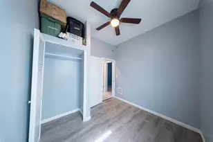 17 Bayside Pl, Jersey City, NJ 07305 - Photo 12