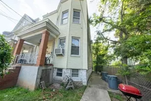 17 Bayside Pl, Jersey City, NJ 07305 - Photo 4