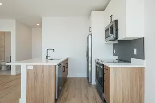 67 Martin Luther King Blvd, Newark, NJ 07104 - Photo 16