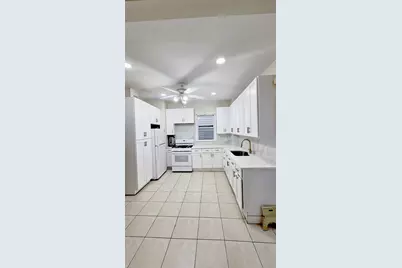 164 Bayview Ave, Jersey City, NJ 07305 - Photo 6