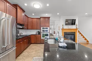 27 Creekside Ct, Secaucus, NJ 07094 - Photo 12