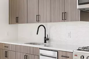 132 Mallory Ave, Jersey City, NJ 07304 - Photo 4