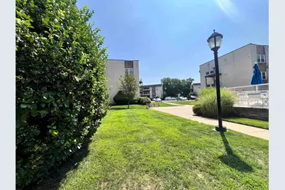 1111 River Rd #D5, Edgewater, NJ 07020 - Photo 4