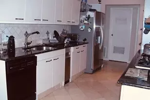 8C Cove Ln, North Bergen, NJ 07047 - Photo 4