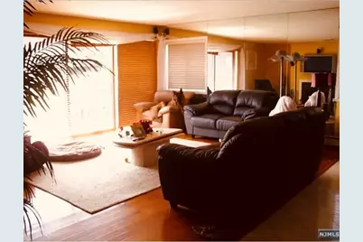 8C Cove Lane, North Bergen, NJ 07047 - Photo 2