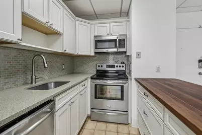 279 Clark St #A7, Hackensack, NJ 07601 - Photo 2