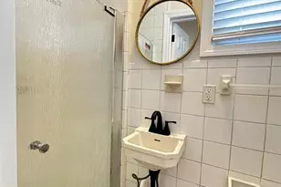 226 70th St, Guttenberg, NJ 07093 - Photo 4