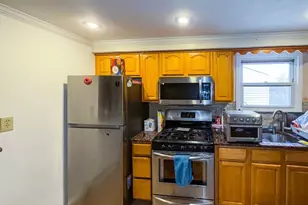 57 Suburbia Ct, Jersey City, NJ 07305 - Photo 4