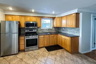 57 Suburbia Ct, Jersey City, NJ 07305 - Photo 2