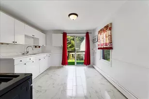 85 Hobart Ave, Bayonne, NJ 07002 - Photo 8