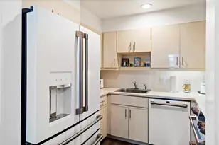 208 Shearwater Ct W, Jersey City, NJ 07305 - Photo 12